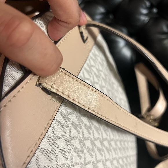 MICHAEL KORS Jaycee Medium Backpack - Picture 9 of 11